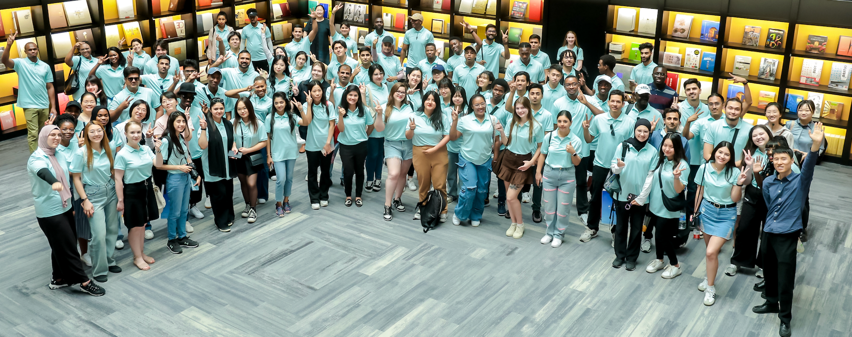 5 雅昌参观照片.png